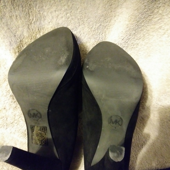 Michael Kors black sued heals size 7 - Picture 6 of 8